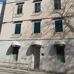 Hurricane Hostel *