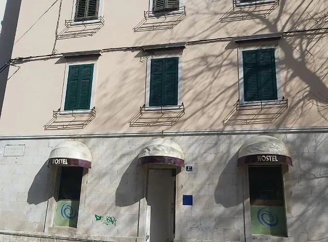 Hurricane 호스텔 *